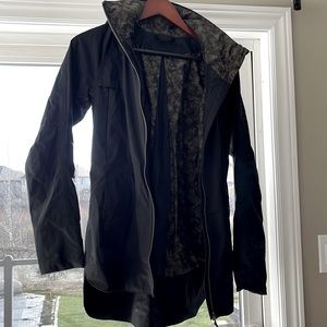Lululemon Fo Drizzle Rain Coat size 6 EUC